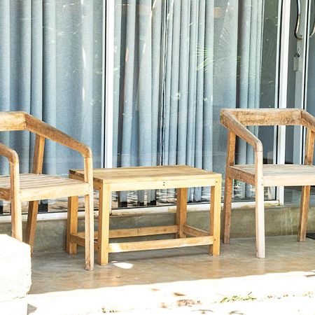 Cocos Hotel Midigama Timur Bagian luar foto