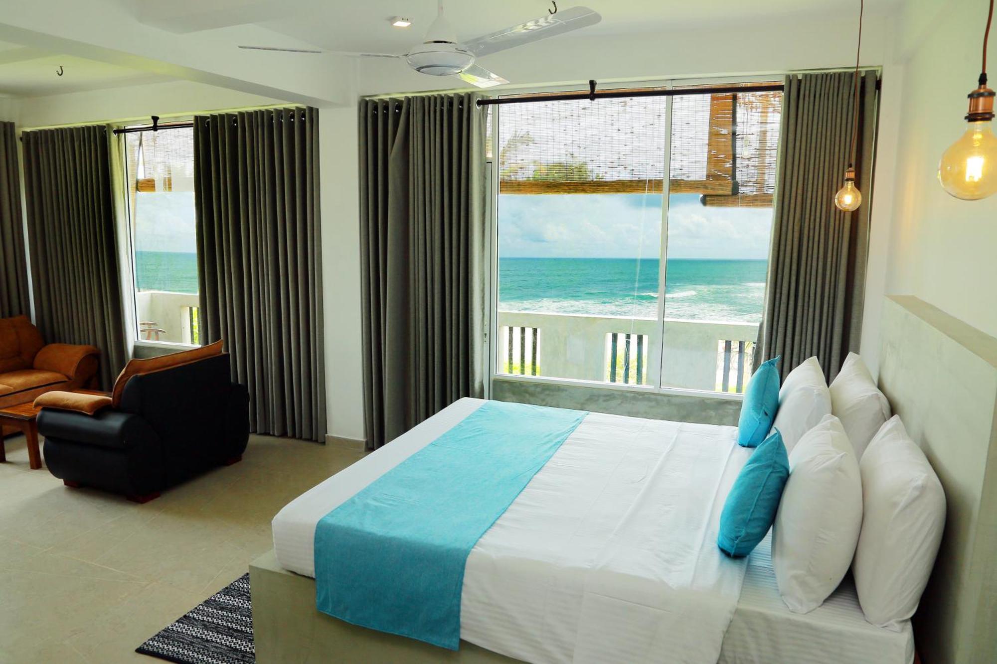 Cocos Hotel Midigama Timur Bagian luar foto