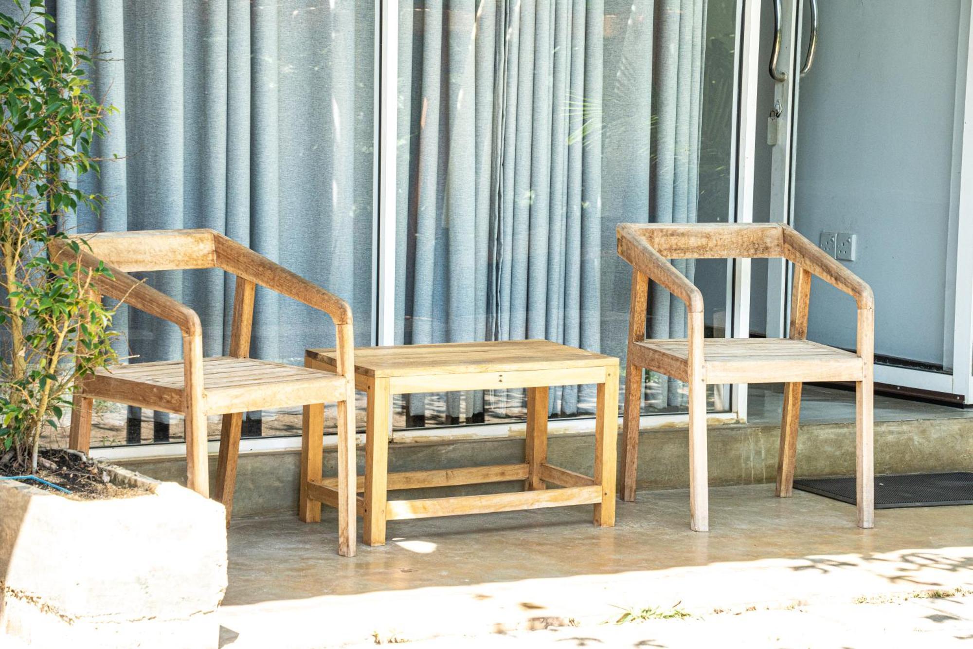 Cocos Hotel Midigama Timur Bagian luar foto
