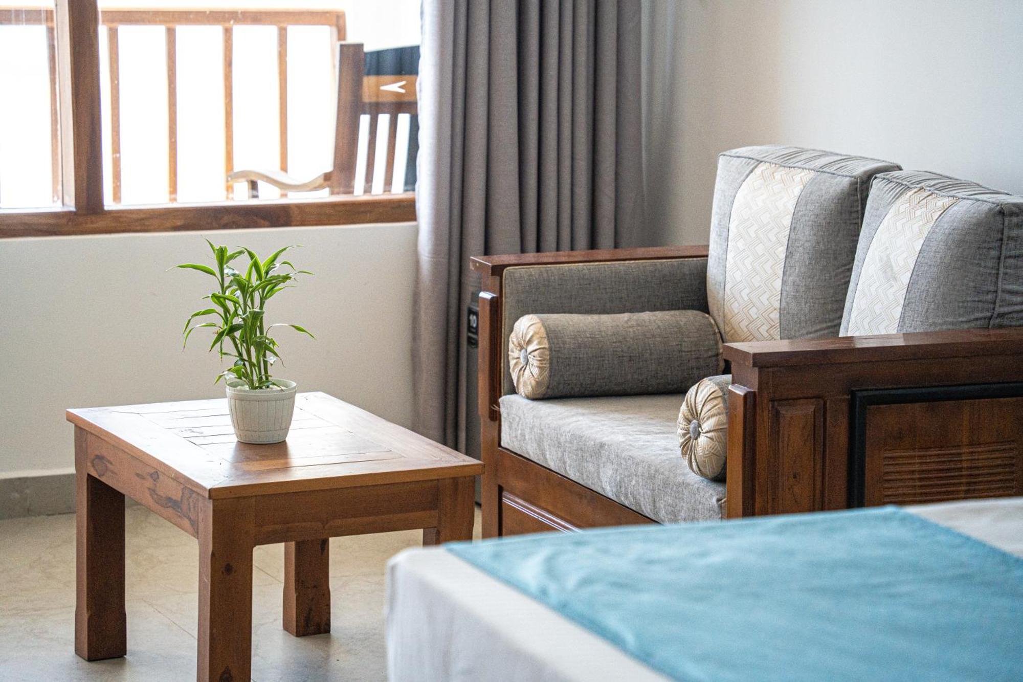 Cocos Hotel Midigama Timur Bagian luar foto
