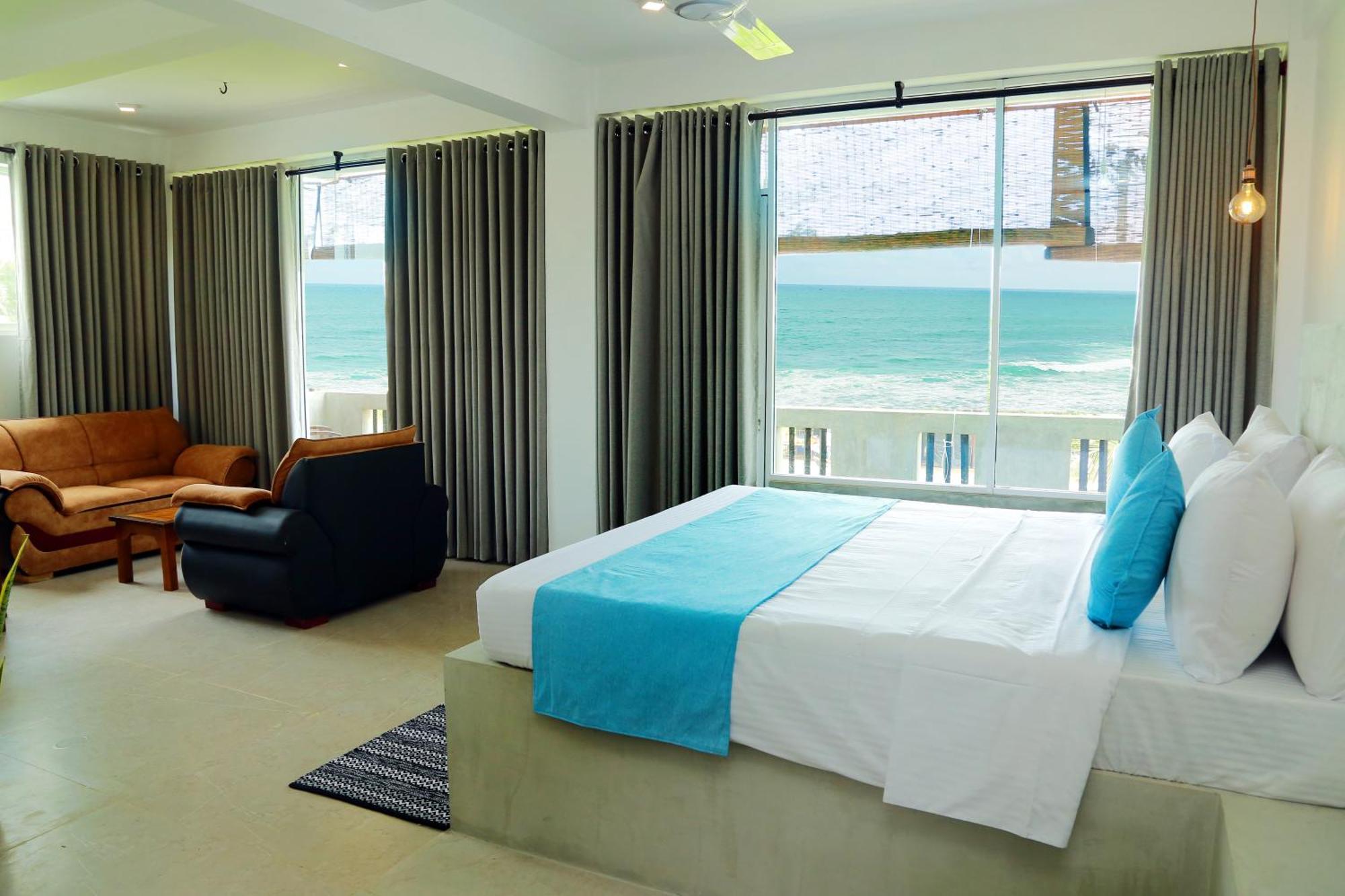 Cocos Hotel Midigama Timur Bagian luar foto