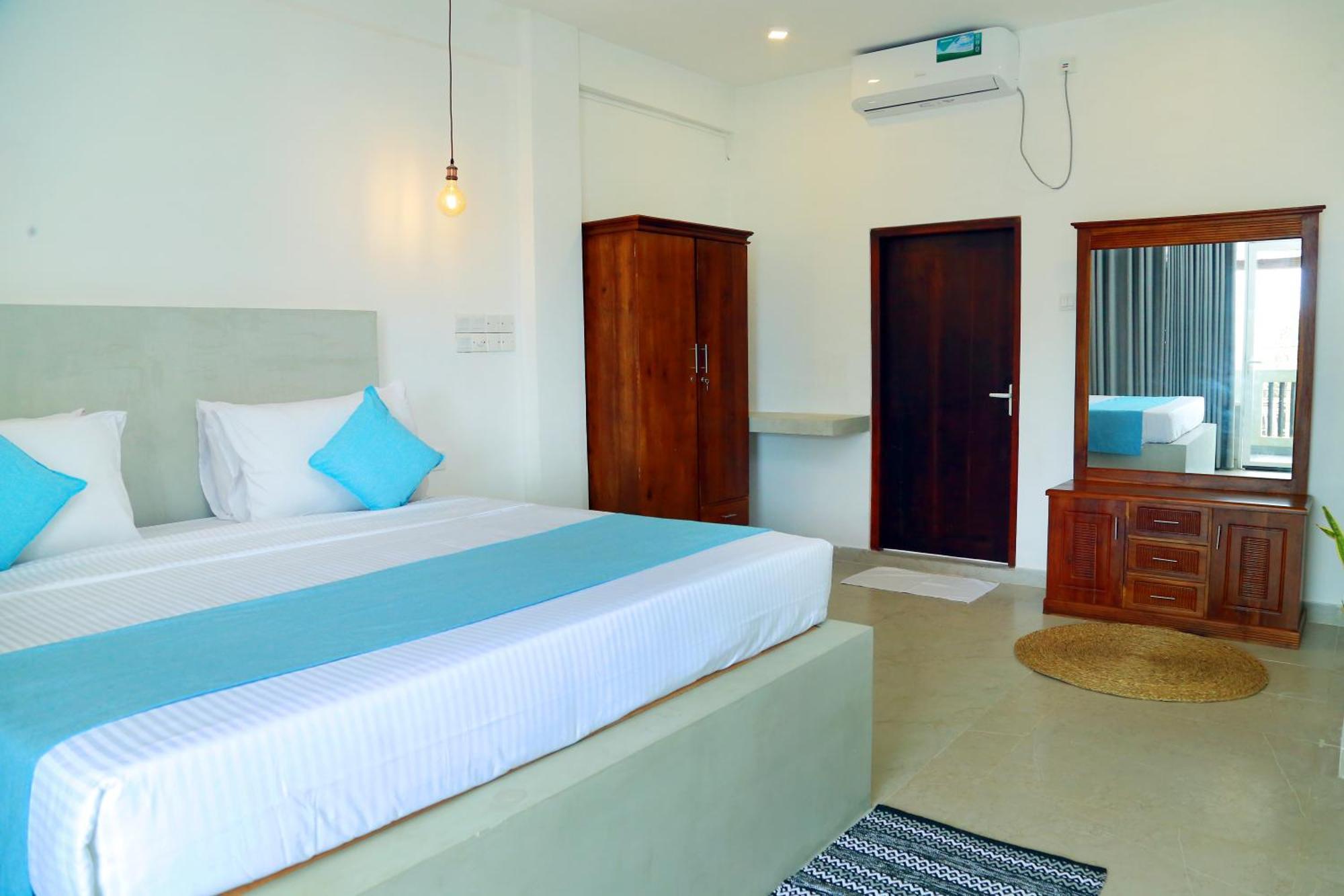 Cocos Hotel Midigama Timur Bagian luar foto