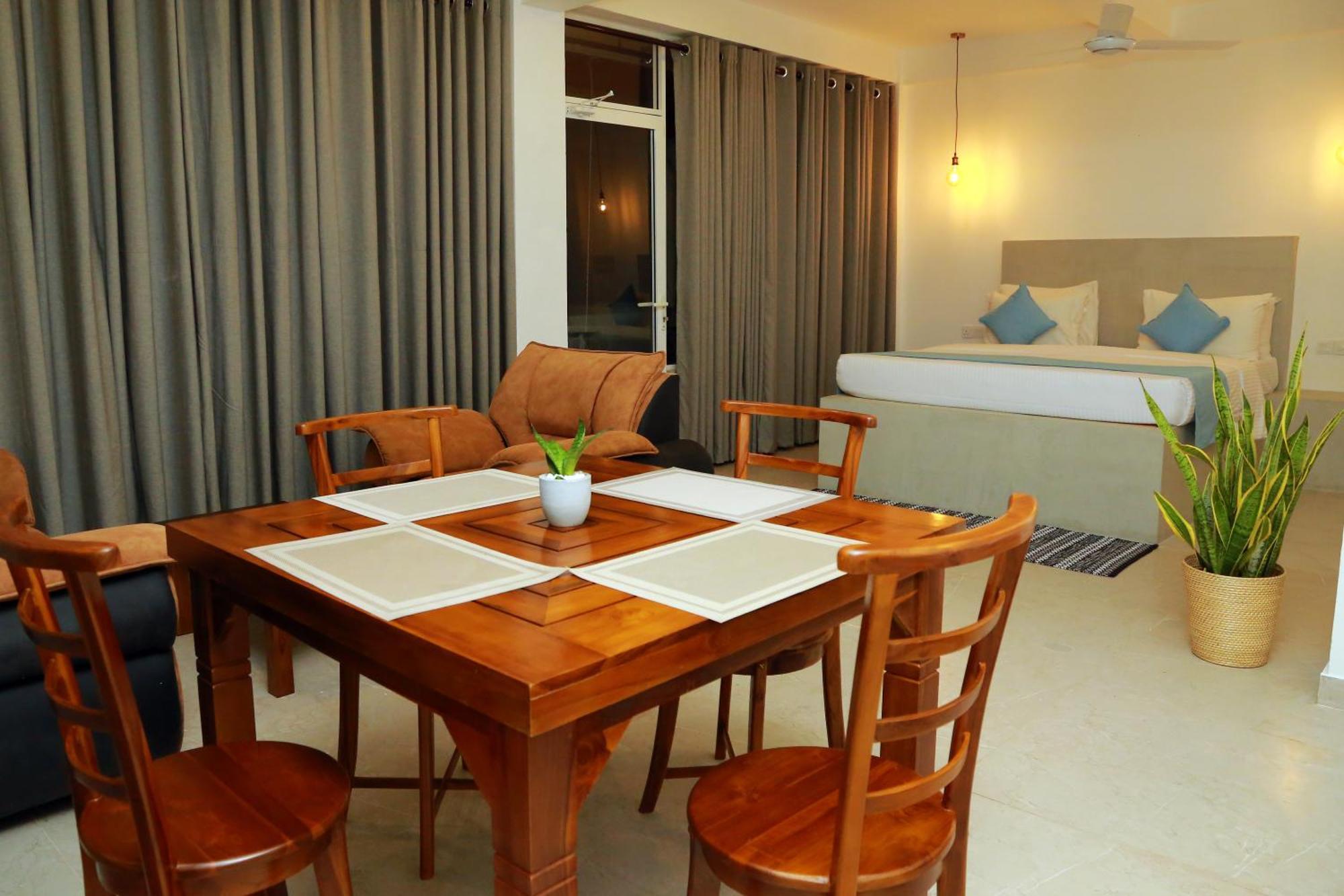 Cocos Hotel Midigama Timur Bagian luar foto