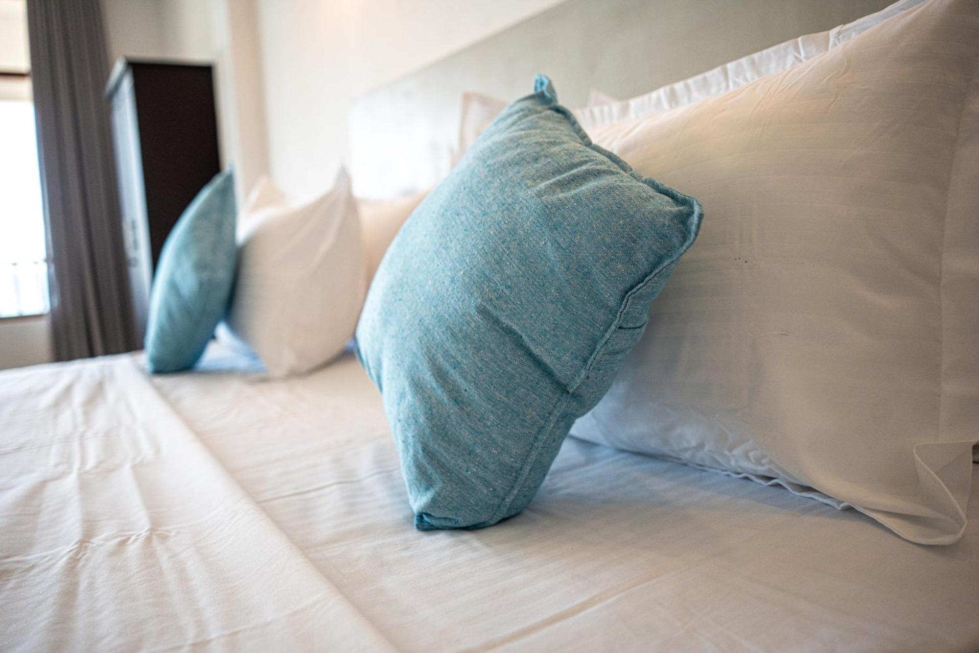 Cocos Hotel Midigama Timur Bagian luar foto