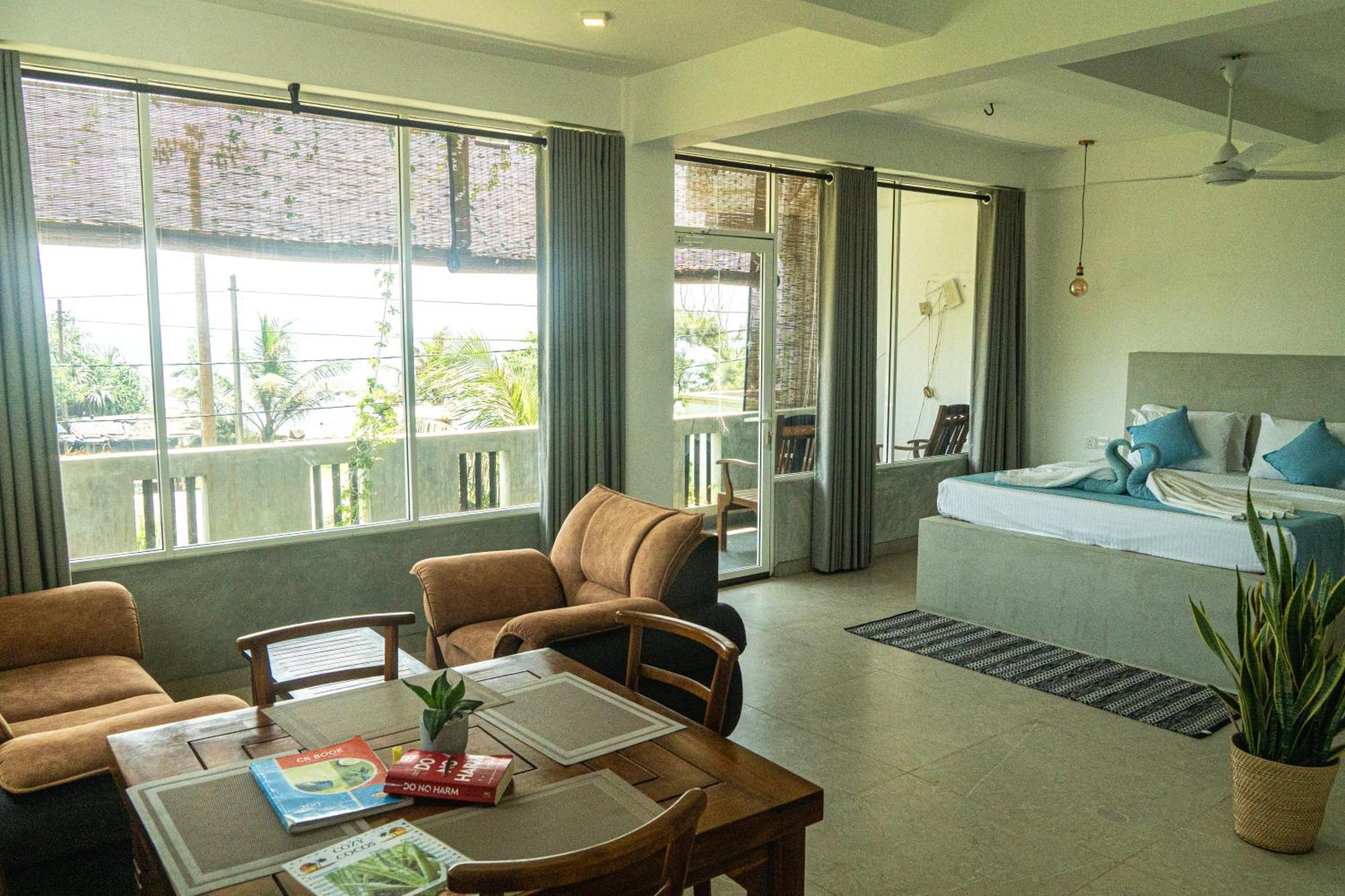 Cocos Hotel Midigama Timur Bagian luar foto