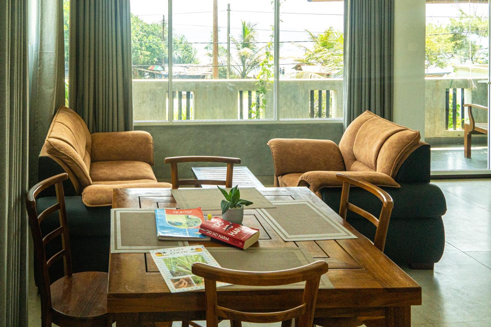 Cocos Hotel Midigama Timur Bagian luar foto