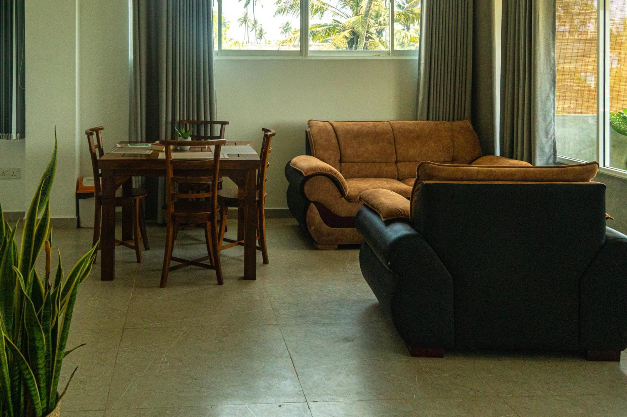 Cocos Hotel Midigama Timur Bagian luar foto