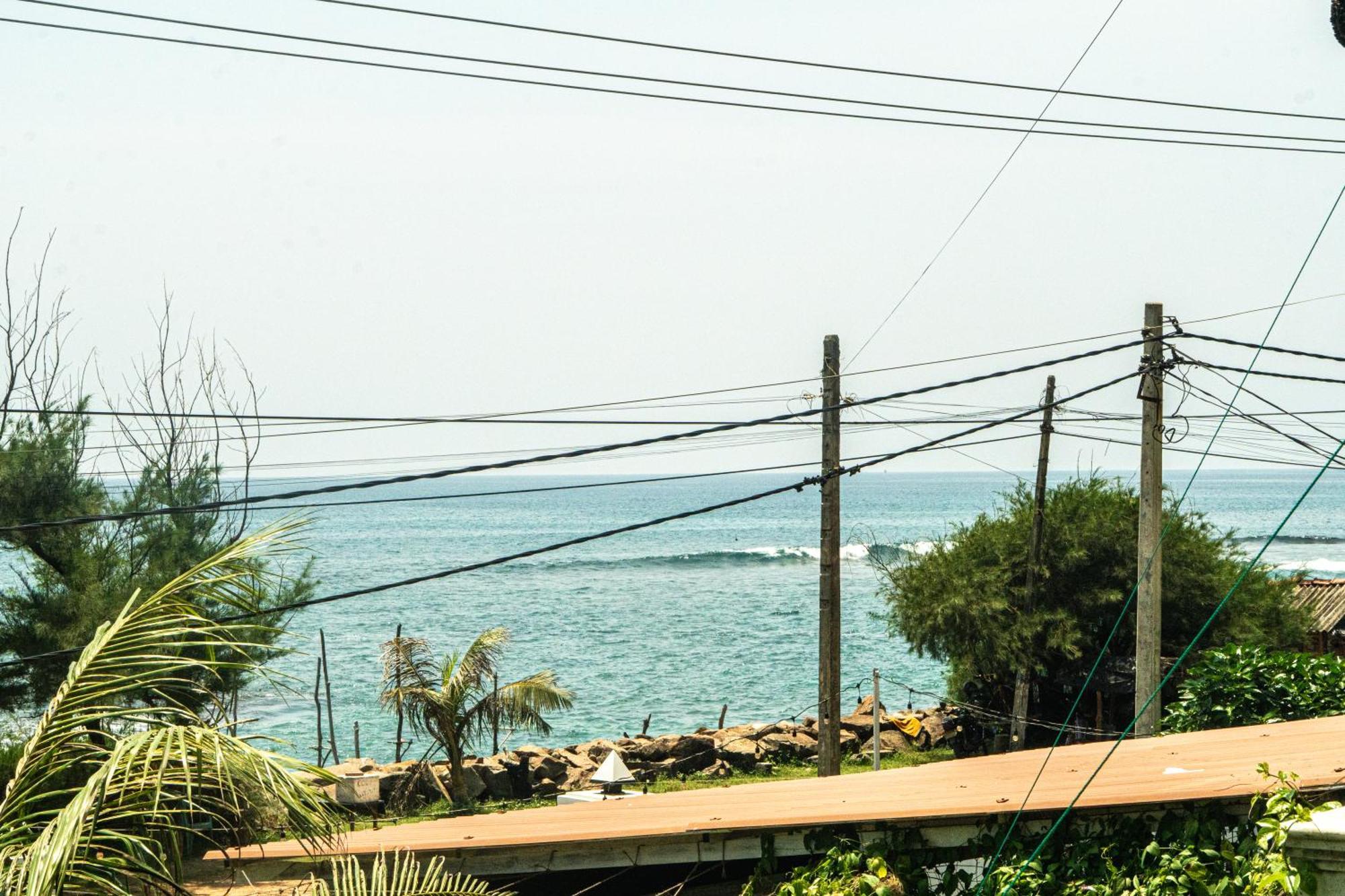 Cocos Hotel Midigama Timur Bagian luar foto